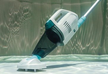 שואב נטען ZR100 מבית INTEX לניקוי לכלוך ואבק מקרקעית ודפנות הבריכה, כולל מוט טלסקופי, דגם 28626 שואב נטען ZR100 מבית INTEX לניקוי לכלוך ואבק מקרקעית ודפנות הבריכה, כולל מוט טלסקופי, דגם 28626