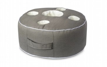 פוף מגש איכותי צף בבריכה, עמיד לתנאי חוץ, מיוצר בישראל, הכולל מחזיקי בקבוקים/כוסות/פחיות/פריטים קטנים, בגוון אפור כהה פוף מגש איכותי צף בבריכה, עמיד לתנאי חוץ, מיוצר בישראל, הכולל מחזיקי בקבוקים/כוסות/פחיות/פריטים קטנים, בגוון אפור כהה