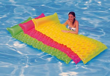מזרון מתנפח צף INTEX במגוון צבעים, הניתן לגלגול בקלות, דגם 58807 מזרון מתנפח צף INTEX במגוון צבעים, הניתן לגלגול בקלות, דגם 58807