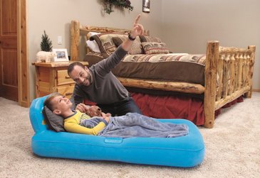 מיטה מתנפחת/מזרן מתנפח נשלף יחיד לילדים/ות BESTWAY כולל מקרן אור לילה מובנה, סדרת Dream Glimmers גוון תכלת, דגם 67496-1 מיטה מתנפחת/מזרן מתנפח נשלף יחיד לילדים/ות BESTWAY כולל מקרן אור לילה מובנה, סדרת Dream Glimmers גוון תכלת, דגם 67496-1